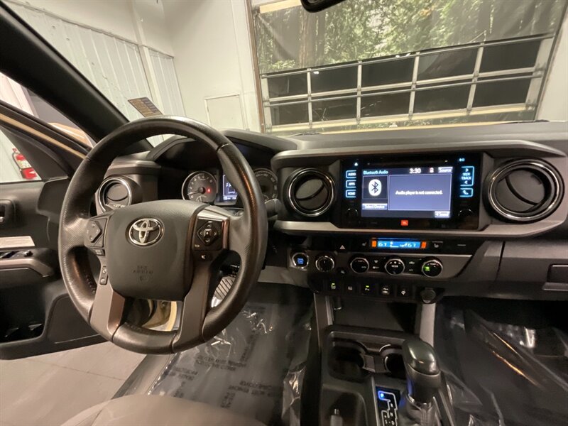 2017 Toyota Tacoma 4x4 TRD Off-Road / Technology Pkg / LIFTED LIFTED  /ARB BUMPER / Sunroof / Navigation & Backup Camera / CRAWL CONTROL / Sunroof / NEW LIFT KIT w/ NEW 35 " MUD TIRES & NEW FUEL WHEELS / SHARP & CLEAN !! - Photo 33 - Gladstone, OR 97027