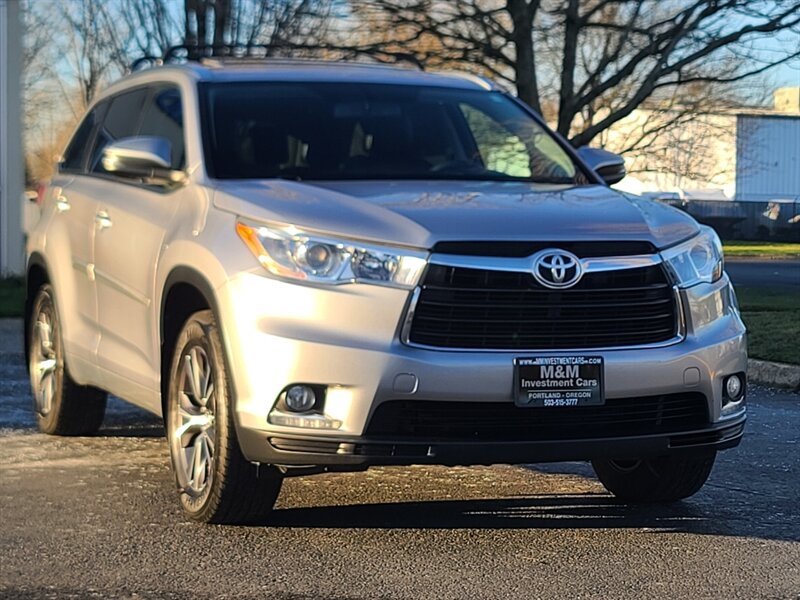 2016 Toyota Highlander Limited AWD / V6 / SUN ROOF / LEATHER  / BLIND SPOT / CAM / NAVi / 3RD ROW / 1-OWNER /SERVICE RECORDS - Photo 2 - Portland, OR 97217