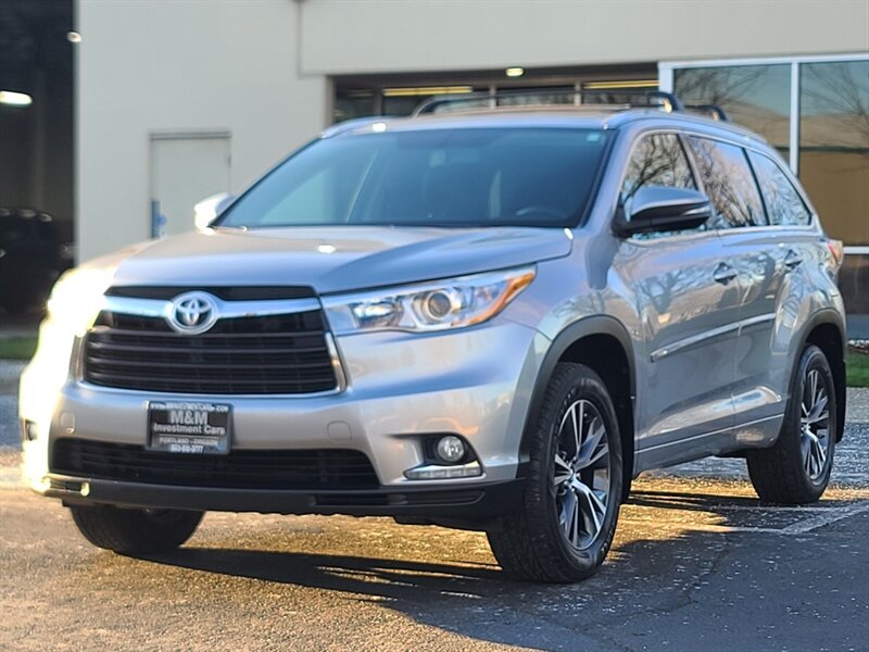 2016 Toyota Highlander Limited AWD / V6 / SUN ROOF / LEATHER  / BLIND SPOT / CAM / NAVi / 3RD ROW / 1-OWNER /SERVICE RECORDS - Photo 1 - Portland, OR 97217