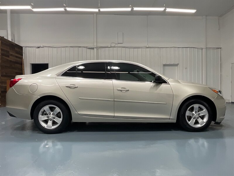2015 Chevrolet Malibu LS 4dr Sedan / 2.5L 4Cyl / Great service history   - Photo 4 - Gladstone, OR 97027