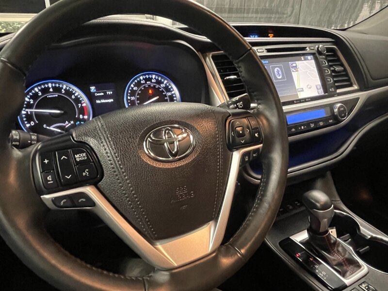 2019 Toyota Highlander SE Sport Utility AWD   - Photo 25 - Gladstone, OR 97027