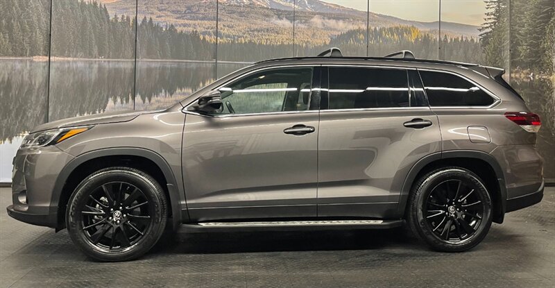 2019 Toyota Highlander SE Sport Utility AWD   - Photo 3 - Gladstone, OR 97027