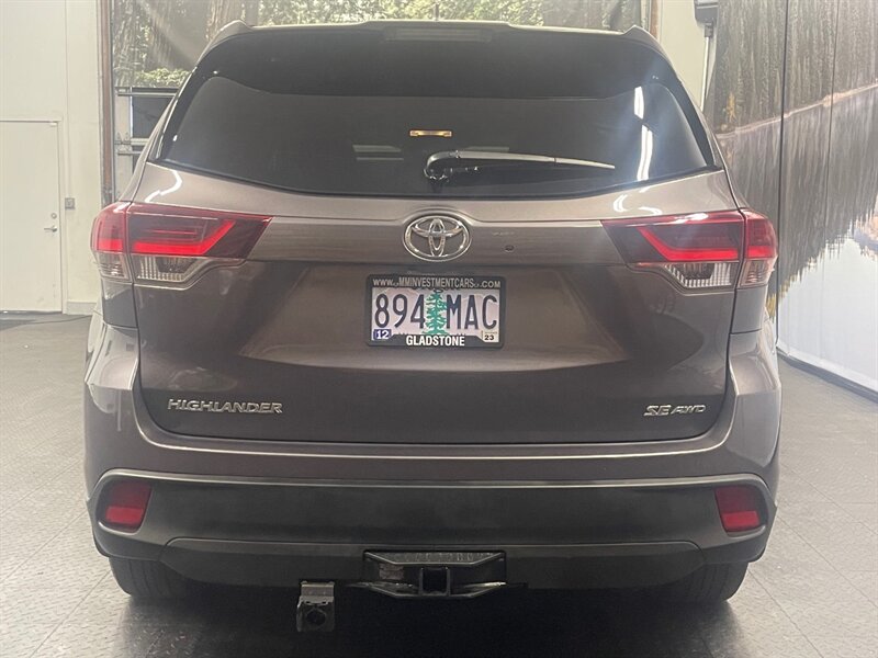 2019 Toyota Highlander SE Sport Utility AWD   - Photo 6 - Gladstone, OR 97027