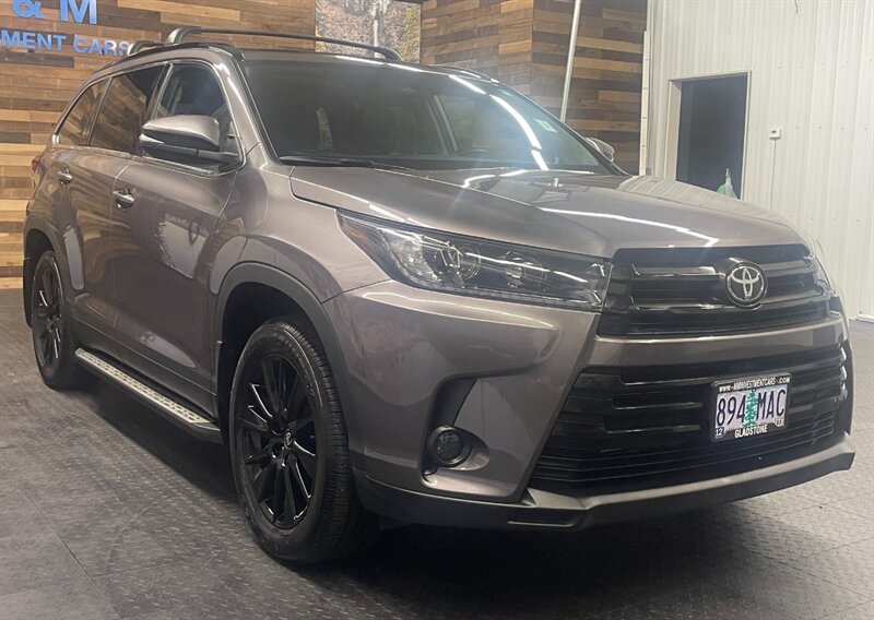 2019 Toyota Highlander SE Sport Utility AWD   - Photo 2 - Gladstone, OR 97027