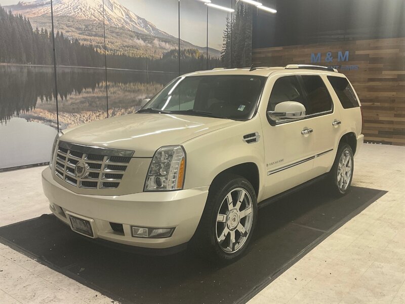 2009 Cadillac Escalade Sport Utility 4X4 / 6.2L V8 / Leather / Sunroof  / Captain chairs / Backup Camera / Heated & Cooled Seats - Photo 44 - Gladstone, OR 97027