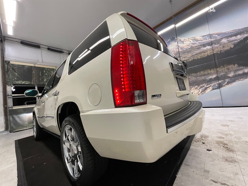 2009 Cadillac Escalade Sport Utility 4X4 / 6.2L V8 / Leather / Sunroof  / Captain chairs / Backup Camera / Heated & Cooled Seats - Photo 26 - Gladstone, OR 97027