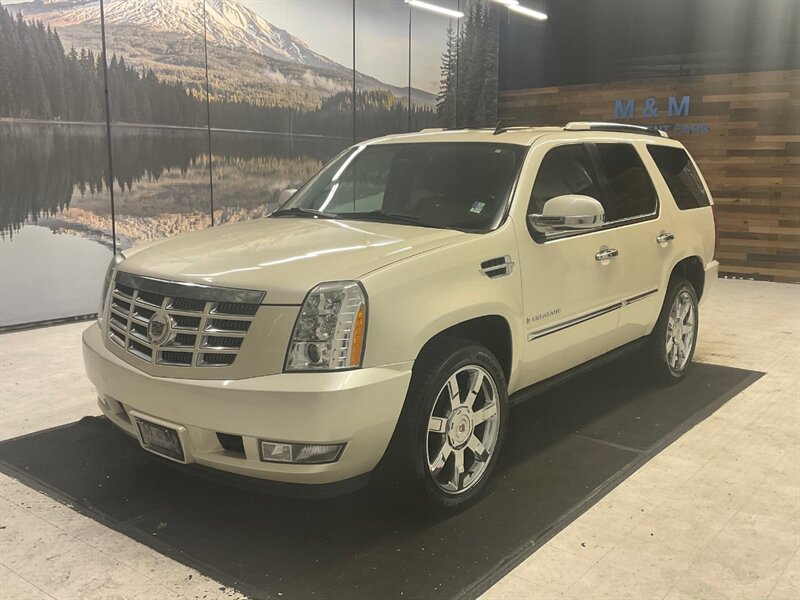 2009 Cadillac Escalade Sport Utility 4X4 / 6.2L V8 / Leather / Sunroof  / Captain chairs / Backup Camera / Heated & Cooled Seats - Photo 45 - Gladstone, OR 97027