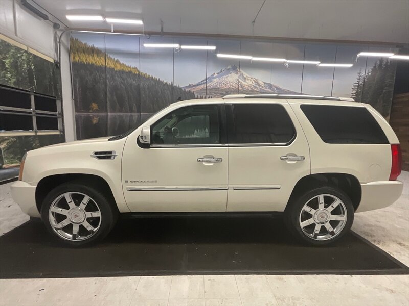 2009 Cadillac Escalade Sport Utility 4X4 / 6.2L V8 / Leather / Sunroof  / Captain chairs / Backup Camera / Heated & Cooled Seats - Photo 3 - Gladstone, OR 97027