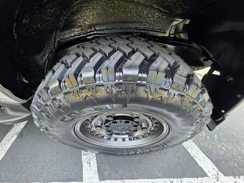 1999 Toyota Land Cruiser / 4X4 / DUAL DIFFERENTIAL LOCKER / TIMING BELT DONE / BRAND NEW OLD MAN EMU LIFT / BRAND NEW WHEELS AND TIRES / FULLY LOADED / ZERO RUST - Photo 48 - Portland, OR 97217