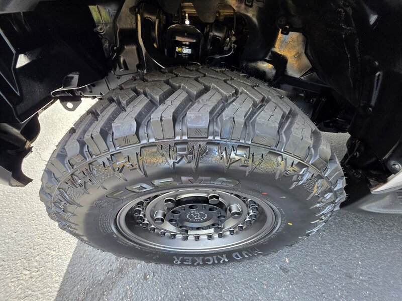 1999 Toyota Land Cruiser / 4X4 / DUAL DIFFERENTIAL LOCKER / TIMING BELT DONE / BRAND NEW OLD MAN EMU LIFT / BRAND NEW WHEELS AND TIRES / FULLY LOADED / ZERO RUST - Photo 47 - Portland, OR 97217