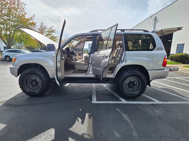 1999 Toyota Land Cruiser / 4X4 / DUAL DIFFERENTIAL LOCKER / TIMING BELT DONE / BRAND NEW OLD MAN EMU LIFT / BRAND NEW WHEELS AND TIRES / FULLY LOADED / ZERO RUST - Photo 21 - Portland, OR 97217