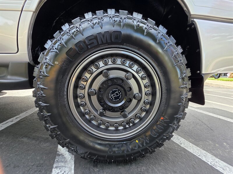 1999 Toyota Land Cruiser / 4X4 / DUAL DIFFERENTIAL LOCKER / TIMING BELT DONE / BRAND NEW OLD MAN EMU LIFT / BRAND NEW WHEELS AND TIRES / FULLY LOADED / ZERO RUST - Photo 49 - Portland, OR 97217