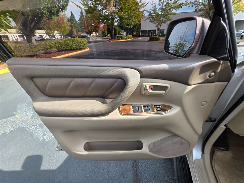 1999 Toyota Land Cruiser / 4X4 / DUAL DIFFERENTIAL LOCKER / TIMING BELT DONE / BRAND NEW OLD MAN EMU LIFT / BRAND NEW WHEELS AND TIRES / FULLY LOADED / ZERO RUST - Photo 43 - Portland, OR 97217