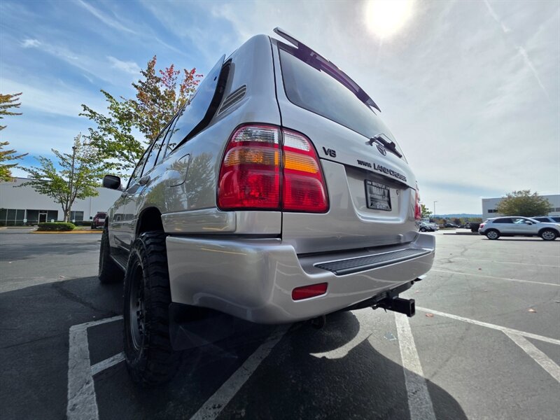 1999 Toyota Land Cruiser / 4X4 / DUAL DIFFERENTIAL LOCKER / TIMING BELT DONE / BRAND NEW OLD MAN EMU LIFT / BRAND NEW WHEELS AND TIRES / FULLY LOADED / ZERO RUST - Photo 11 - Portland, OR 97217