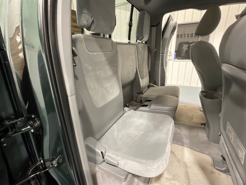 2011 Toyota Tacoma SR5 V6 4X4 LIFTED w. NEW WHEELS TIRES / 80k MILES  / Backup Camera / Towing Pkg - Photo 37 - Gladstone, OR 97027