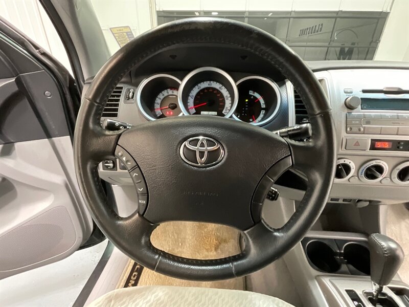 2011 Toyota Tacoma SR5 V6 4X4 LIFTED w. NEW WHEELS TIRES / 80k MILES  / Backup Camera / Towing Pkg - Photo 19 - Gladstone, OR 97027