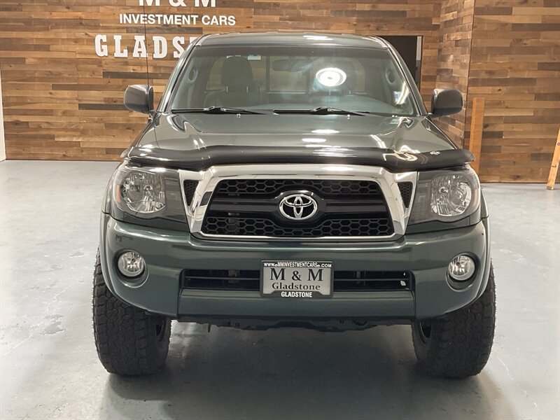 2011 Toyota Tacoma SR5 V6 4X4 LIFTED w. NEW WHEELS TIRES / 80k MILES  / Backup Camera / Towing Pkg - Photo 5 - Gladstone, OR 97027