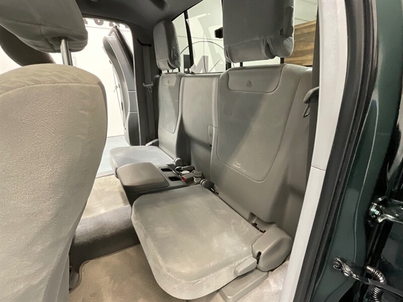 2011 Toyota Tacoma SR5 V6 4X4 LIFTED w. NEW WHEELS TIRES / 80k MILES  / Backup Camera / Towing Pkg - Photo 13 - Gladstone, OR 97027