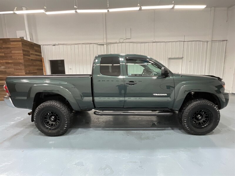 2011 Toyota Tacoma SR5 V6 4X4 LIFTED w. NEW WHEELS TIRES / 80k MILES  / Backup Camera / Towing Pkg - Photo 4 - Gladstone, OR 97027