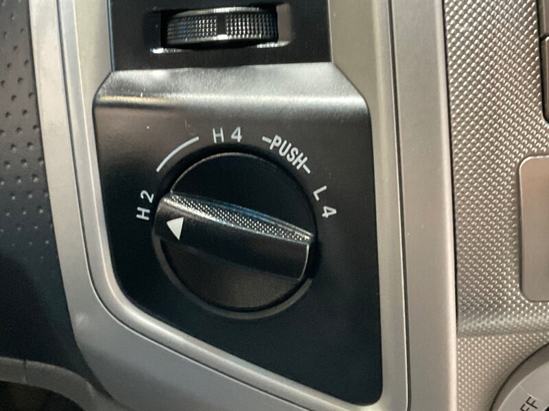 2011 Toyota Tacoma SR5 V6 4X4 LIFTED w. NEW WHEELS TIRES / 80k MILES  / Backup Camera / Towing Pkg - Photo 17 - Gladstone, OR 97027