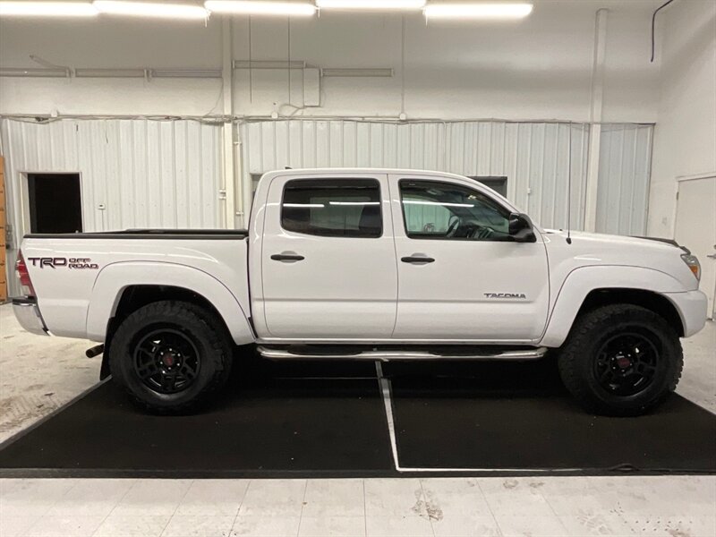 2014 Toyota Tacoma V6 TRD OFF ROAD 4X4 / 4.0L 6Cyl / TRD WHEELS  / BRAND NEW TRD WHEELS & NEW BF GOODRICH TIRES / LOCAL OREGON TRUCK / RUST FREE / REAR DIFF LOCKS / BACKUP CAMERA - Photo 4 - Gladstone, OR 97027