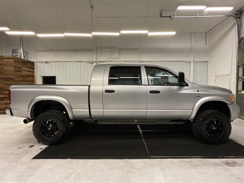 2006 Dodge Ram 3500 Laramie MEGACAB 4X4 / 5.9L CUMMINS DIESEL / LIFTED  / Leather & Heated Seats / LIFTED w. 35INC MUD TIRES - Photo 4 - Gladstone, OR 97027