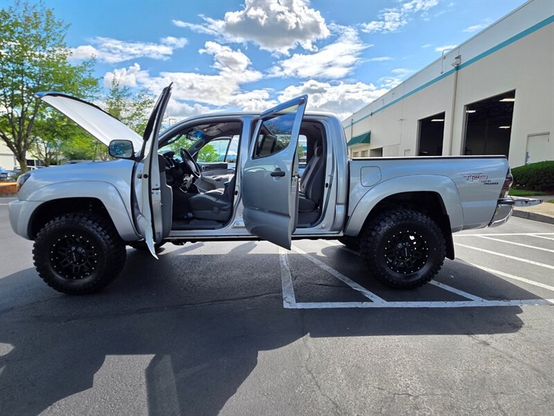 2011 Toyota Tacoma DOUBLE CAB 4X4 TRD OFF ROAD V6 DIFF LOCK / 6 SPEED MANUAL / LIFTED / BILSTIEN SUSPENSION LIFT / SPC CONTROL ARMS / 133 K MILES - Photo 23 - Portland, OR 97217