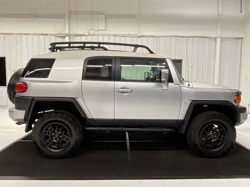 2007 Toyota FJ Cruiser Sport Utility 4X4 /LIFTED w. NEW WHEELS & TIRES  / LOCAL SUV / RUST FREE / REAR E-LOCKERS / TRD WHEELS & BF GOODRICH TIRES / 146,000 MILES - Photo 4 - Gladstone, OR 97027