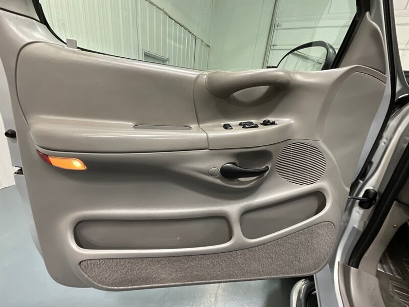 1997 Ford F-150 XLT Regular Cab 4X4 / 4.6L V8 / 5-SPEED MANUAL / LIFTED w. BRAND NEW TIRES / ZERO RUST - Photo 32 - Gladstone, OR 97027