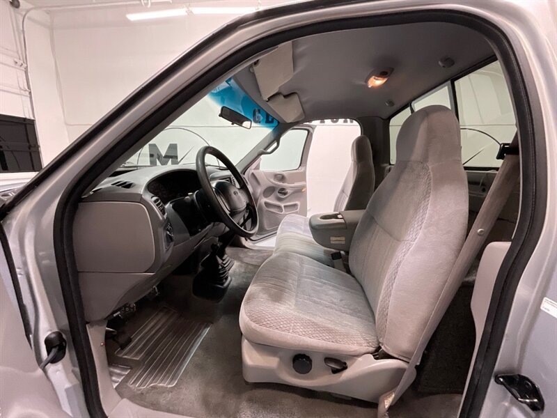 1997 Ford F-150 XLT Regular Cab 4X4 / 4.6L V8 / 5-SPEED MANUAL / LIFTED w. BRAND NEW TIRES / ZERO RUST - Photo 11 - Gladstone, OR 97027