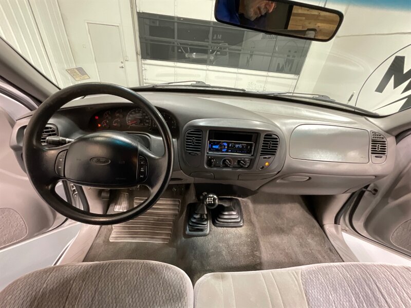 1997 Ford F-150 XLT Regular Cab 4X4 / 4.6L V8 / 5-SPEED MANUAL / LIFTED w. BRAND NEW TIRES / ZERO RUST - Photo 13 - Gladstone, OR 97027