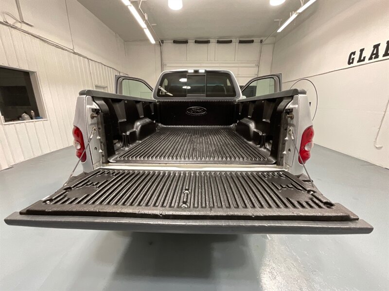 1997 Ford F-150 XLT Regular Cab 4X4 / 4.6L V8 / 5-SPEED MANUAL / LIFTED w. BRAND NEW TIRES / ZERO RUST - Photo 10 - Gladstone, OR 97027