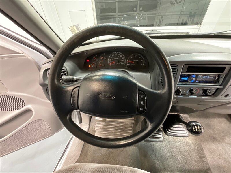 1997 Ford F-150 XLT Regular Cab 4X4 / 4.6L V8 / 5-SPEED MANUAL / LIFTED w. BRAND NEW TIRES / ZERO RUST - Photo 20 - Gladstone, OR 97027