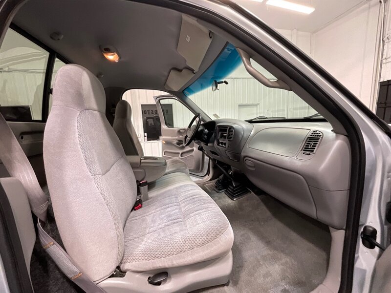 1997 Ford F-150 XLT Regular Cab 4X4 / 4.6L V8 / 5-SPEED MANUAL / LIFTED w. BRAND NEW TIRES / ZERO RUST - Photo 12 - Gladstone, OR 97027