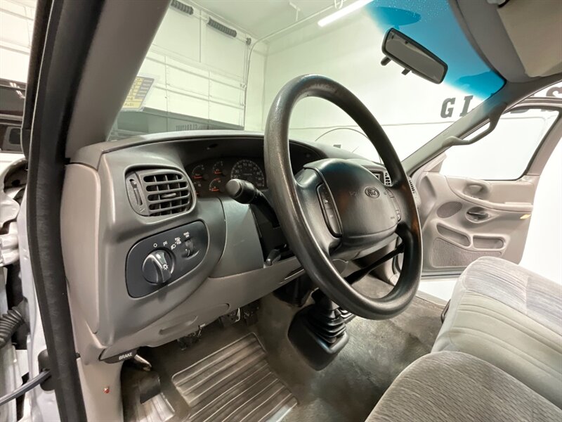 1997 Ford F-150 XLT Regular Cab 4X4 / 4.6L V8 / 5-SPEED MANUAL / LIFTED w. BRAND NEW TIRES / ZERO RUST - Photo 17 - Gladstone, OR 97027