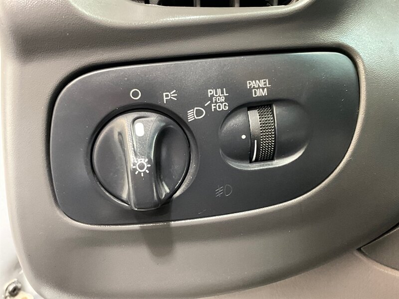 1997 Ford F-150 XLT Regular Cab 4X4 / 4.6L V8 / 5-SPEED MANUAL / LIFTED w. BRAND NEW TIRES / ZERO RUST - Photo 41 - Gladstone, OR 97027