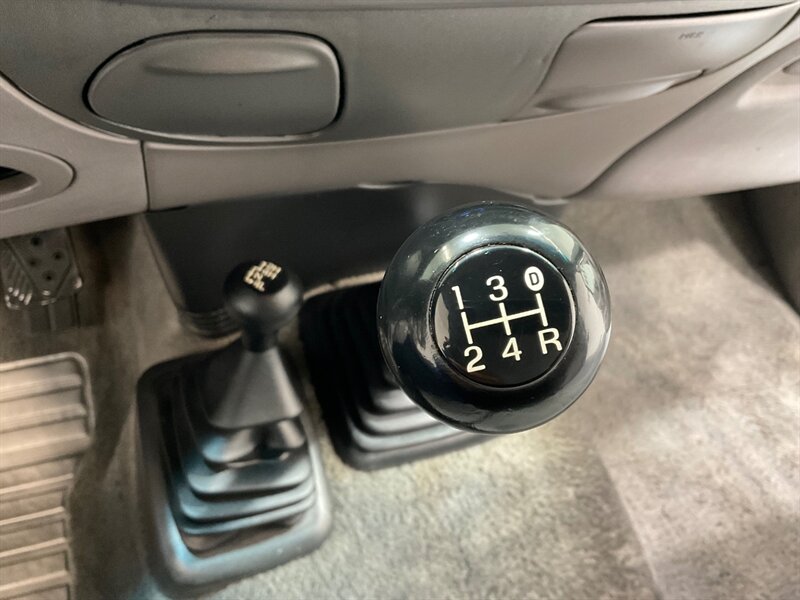 1997 Ford F-150 XLT Regular Cab 4X4 / 4.6L V8 / 5-SPEED MANUAL / LIFTED w. BRAND NEW TIRES / ZERO RUST - Photo 15 - Gladstone, OR 97027