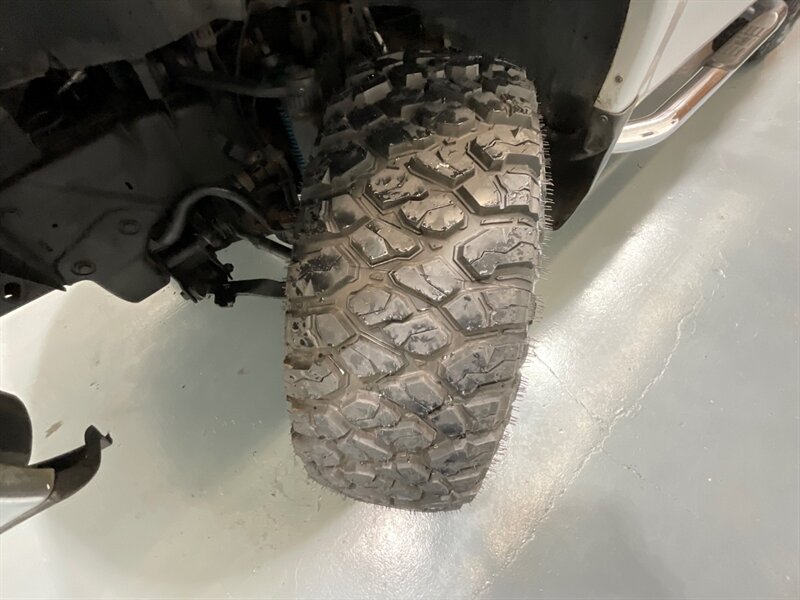 1997 Ford F-150 XLT Regular Cab 4X4 / 4.6L V8 / 5-SPEED MANUAL / LIFTED w. BRAND NEW TIRES / ZERO RUST - Photo 24 - Gladstone, OR 97027