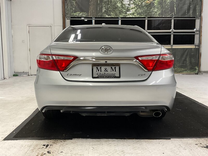 2015 Toyota Camry XSE Sedan / 2.5L 4Cyl / 1-OWNER LOCAL  / Sunroof / Backup Camera - Photo 6 - Gladstone, OR 97027