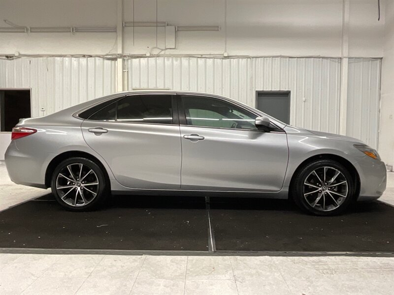 2015 Toyota Camry XSE Sedan / 2.5L 4Cyl / 1-OWNER LOCAL  / Sunroof / Backup Camera - Photo 4 - Gladstone, OR 97027