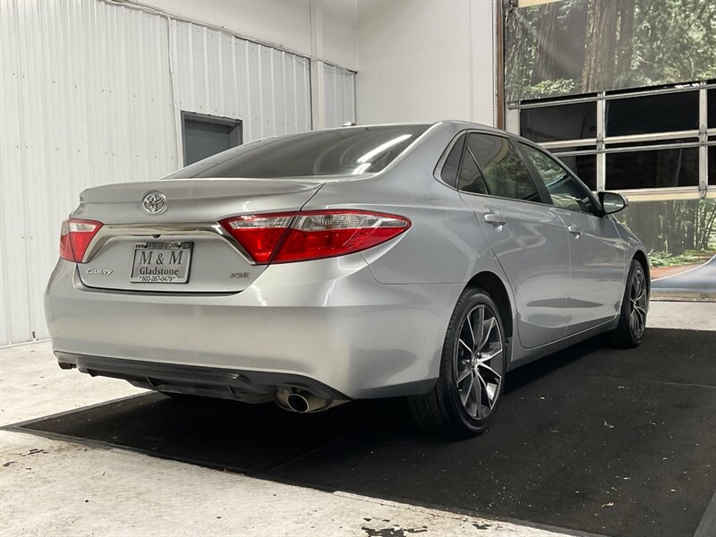 2015 Toyota Camry XSE Sedan / 2.5L 4Cyl / 1-OWNER LOCAL  / Sunroof / Backup Camera - Photo 7 - Gladstone, OR 97027