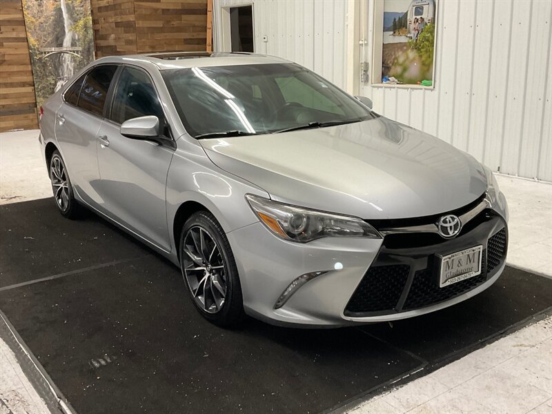 2015 Toyota Camry XSE Sedan / 2.5L 4Cyl / 1-OWNER LOCAL  / Sunroof / Backup Camera - Photo 30 - Gladstone, OR 97027