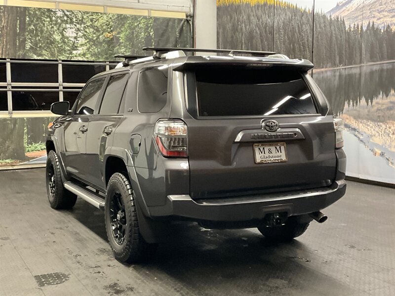 2018 Toyota 4Runner SR5 4X4 / TRD PRO LEATHER & HEATED SEATS / LIFTED  LIFTED w/ XD WHEELS / LIGHT BAR & WINCH / LOCAL SUV / SHARP & CLEAN !! - Photo 8 - Gladstone, OR 97027