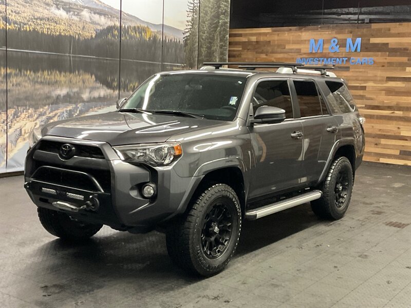 2018 Toyota 4Runner SR5 4X4 / TRD PRO LEATHER & HEATED SEATS / LIFTED  LIFTED w/ XD WHEELS / LIGHT BAR & WINCH / LOCAL SUV / SHARP & CLEAN !! - Photo 1 - Gladstone, OR 97027