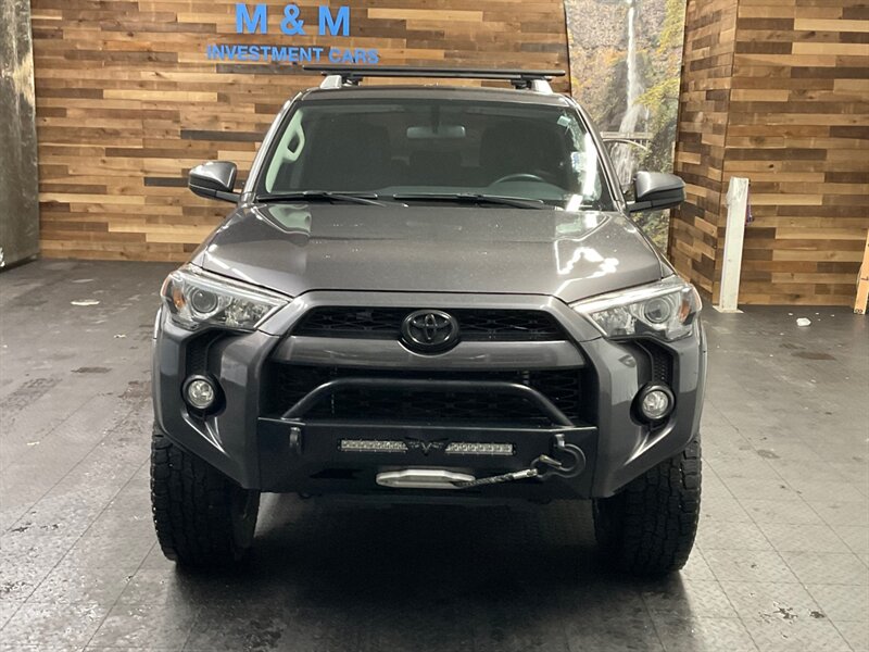 2018 Toyota 4Runner SR5 4X4 / TRD PRO LEATHER & HEATED SEATS / LIFTED  LIFTED w/ XD WHEELS / LIGHT BAR & WINCH / LOCAL SUV / SHARP & CLEAN !! - Photo 5 - Gladstone, OR 97027