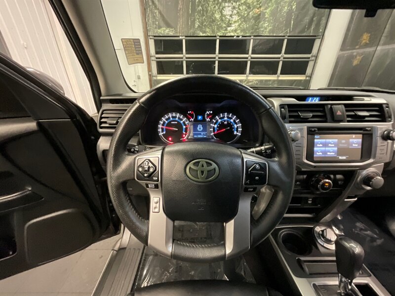 2018 Toyota 4Runner SR5 4X4 / TRD PRO LEATHER & HEATED SEATS / LIFTED  LIFTED w/ XD WHEELS / LIGHT BAR & WINCH / LOCAL SUV / SHARP & CLEAN !! - Photo 33 - Gladstone, OR 97027