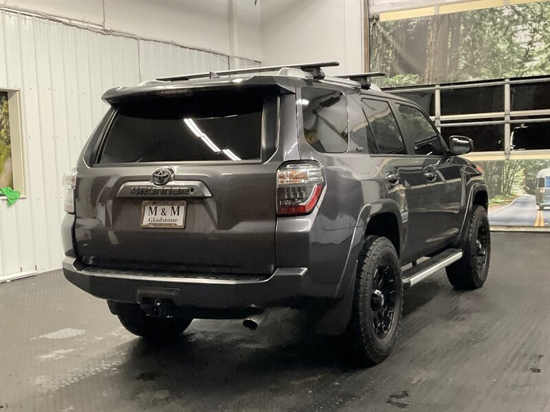 2018 Toyota 4Runner SR5 4X4 / TRD PRO LEATHER & HEATED SEATS / LIFTED  LIFTED w/ XD WHEELS / LIGHT BAR & WINCH / LOCAL SUV / SHARP & CLEAN !! - Photo 7 - Gladstone, OR 97027