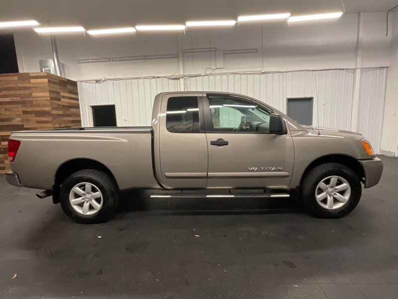 2009 Nissan Titan SE King Cab 4X4 / 5.6L V8 / NEW TIRES / 85,000 MIL  LOCAL TRUCK / RUST FREE / Excel Cond - Photo 4 - Gladstone, OR 97027