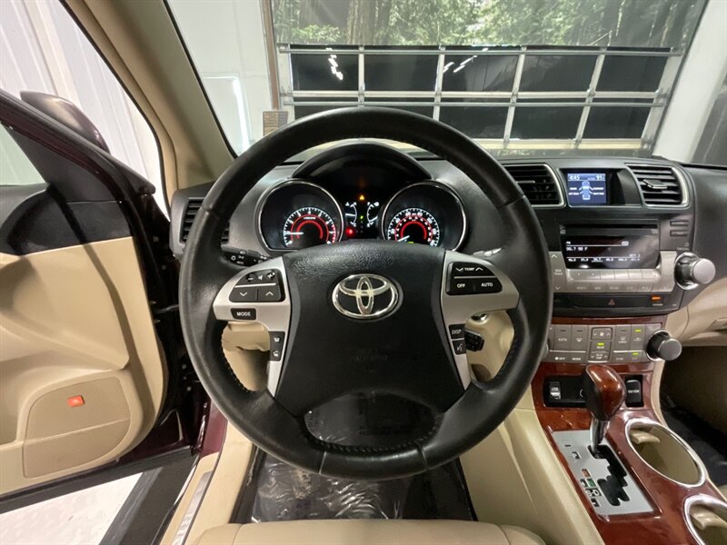 2011 Toyota Highlander Limited Sport Utility / 3.5L V6 / 3RD ROW SEAT  / Leather & Heated Seats / Sunroof / Backup Camera / BRAND NEW TIRES - Photo 46 - Gladstone, OR 97027