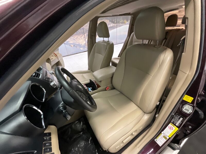 2011 Toyota Highlander Limited Sport Utility / 3.5L V6 / 3RD ROW SEAT  / Leather & Heated Seats / Sunroof / Backup Camera / BRAND NEW TIRES - Photo 36 - Gladstone, OR 97027